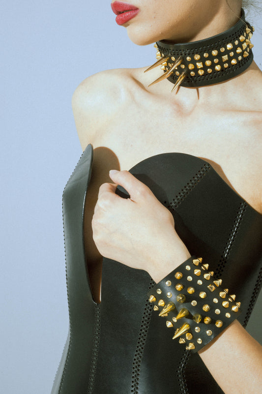 CLASSIC STUDDED CHOKER