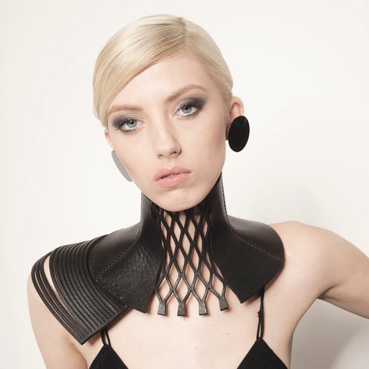 0770 Lily leather neckpiece