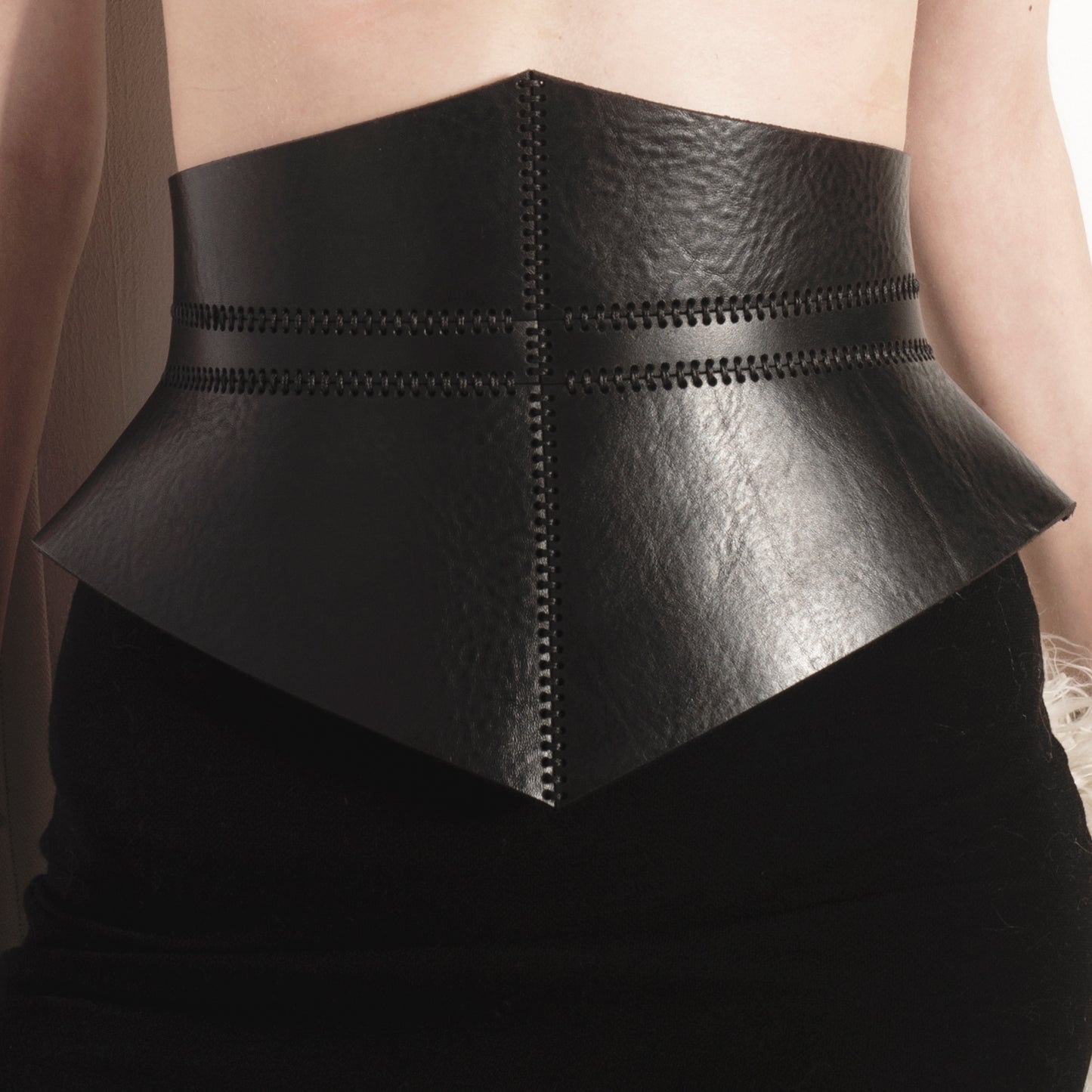 0770 Triangle leather corset belt